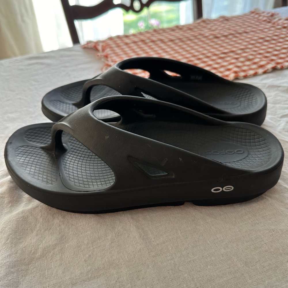 Oofos black sandals
